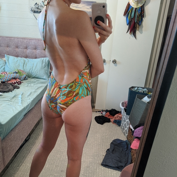 Volcom one piece swimsuit - Picture 6 of 6